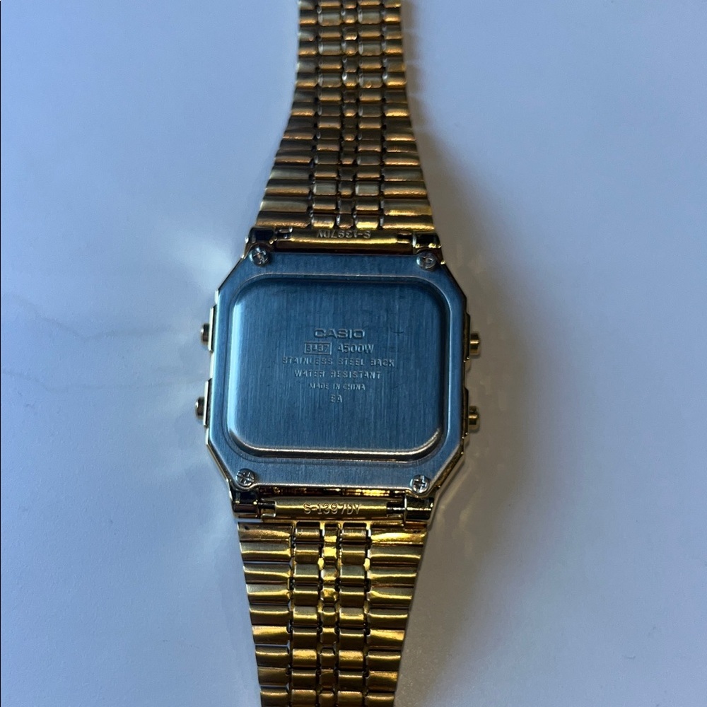 Casio A500WGA-9D Men's Vintage gold-tone stainless steel digital watch - Picture 10 of 12